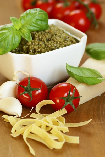 Pasta, basil pesto, tomatoe, garlic and parmesan cheese. — Stock Photo, Image