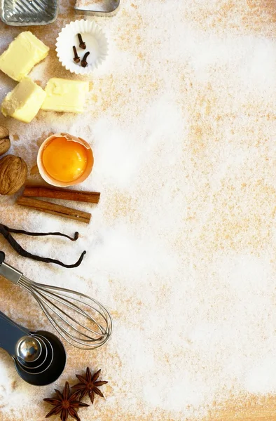 Utensílios de cozinha, especiarias e ingredientes alimentares — Fotografia de Stock