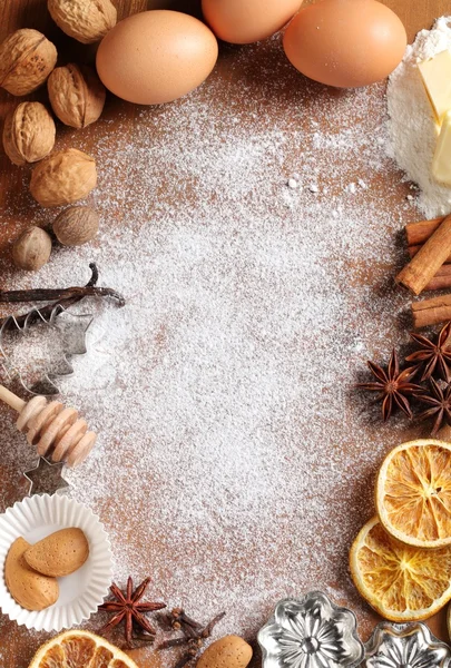 Bakning redskap, kryddor och ingredienser — Stockfoto