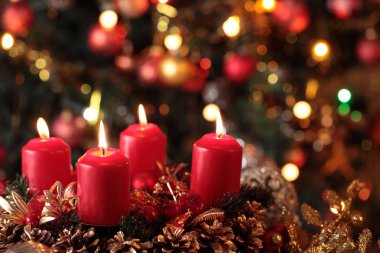 Advent çelenk ve ufuk Noel ışıkları