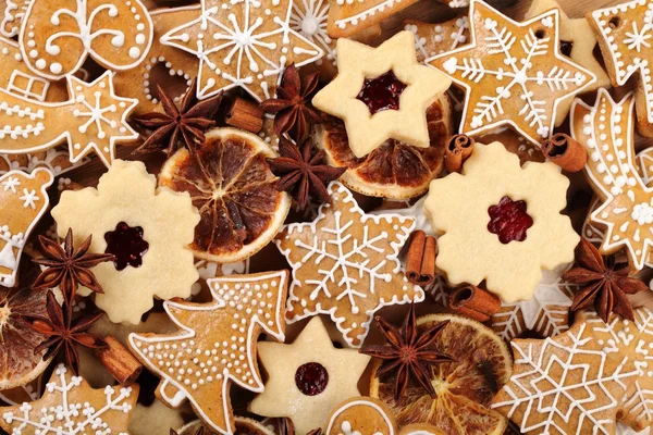 Vue du dessus du pain d'épice et des biscuits sablés — Photo