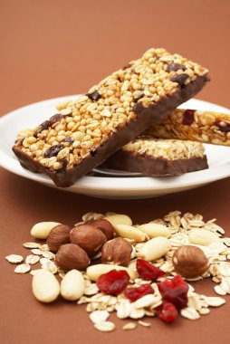 granola bar, badem, fındık, Kuru cranberries, yulaf gevreği
