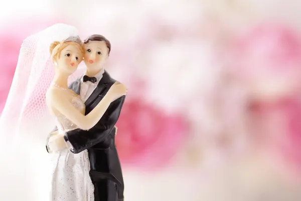 Figuras de topper bolo de casamento com flores — Fotografia de Stock