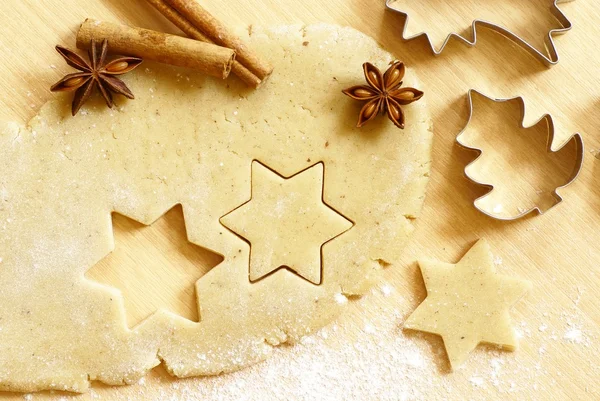 Deeg voor peperkoek cookies en bakken accessoires — Stockfoto