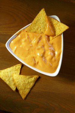 tortilla mısır cipsi ve peynir dip.