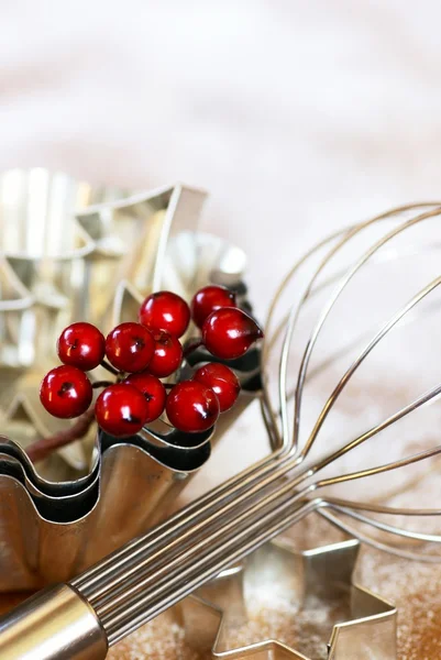 Whisk, cookie cutters, baking tins — Stock Photo, Image