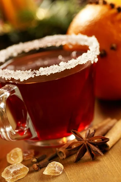 Lemované sklo s cukrem a Kořeněný čaj. — Stock fotografie