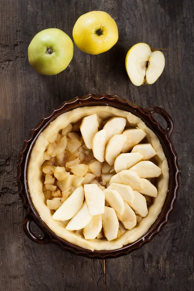 Torta de maçã e maçãs — Fotografia de Stock