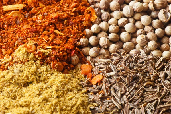 dört çeşit baharat