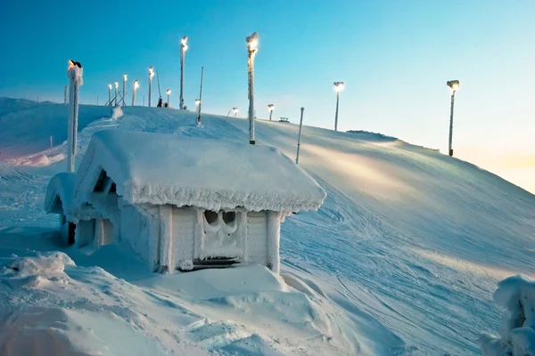 Casa en las montañas de Finlandia Imagen de archivo