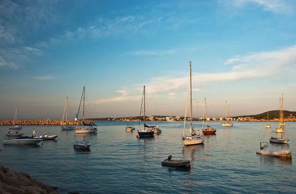 Yachts in the bay — Stock Photo, Image