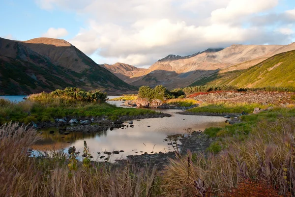 Lake in the mountains at sunset — Stock Photo, Image