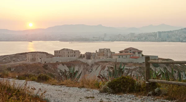 Amanecer sobre la isla —  Fotos de Stock