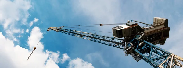 gökyüzü arka plan üzerine vinç