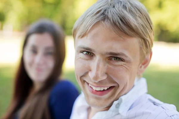 Pareja joven — Foto de Stock