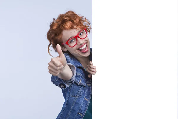 Frau mit Plakat — Stockfoto