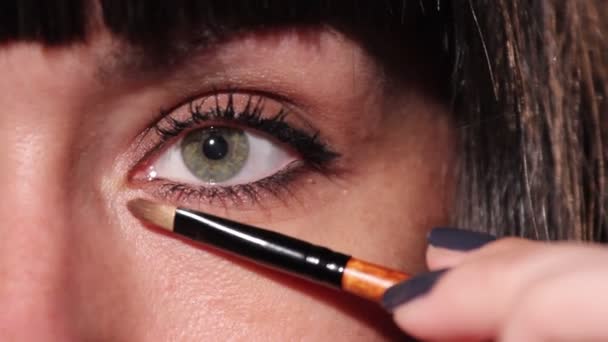 Make-up vrouw — Stockvideo