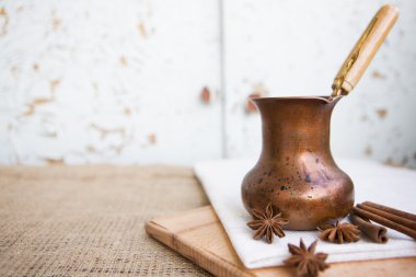 Baharat ile bakır bir Türk olarak Türk kahvesi