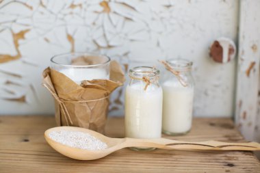 iki bardak süt ve bir kaşık Bran