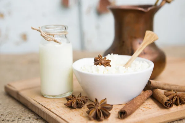 Milch und Kaffee — Stockfoto