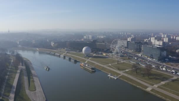 Krakau Polen Visla Vistula Ballon Reuzenrad Luchtvideobeelden Drone Steekt Rivier — Stockvideo