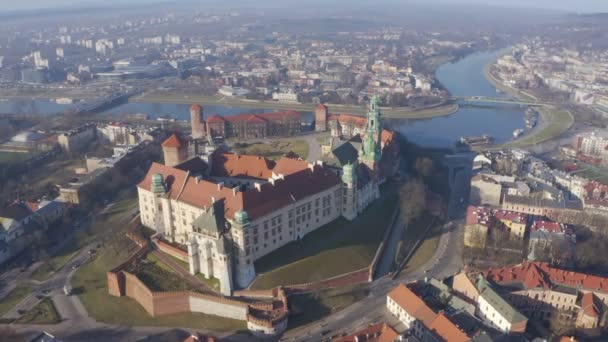 Αεροφωτογραφία Του Κάστρου Wawel Στην Κρακοβία Της Πολωνίας Κηφήνας Πετάει — Αρχείο Βίντεο