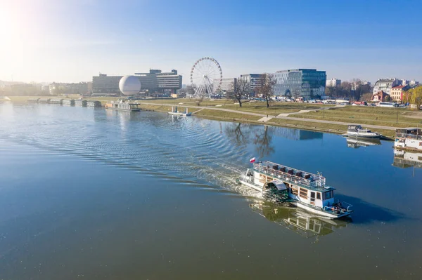 Flodspårvagn Vatten Kollektivtrafik För Turistattraktioner Vid Visla Floden Ballon Och — Stockfoto