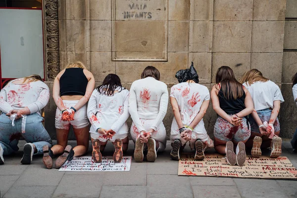 2022 Barcelona Spain Casa Rusia Protest Demonstration Ukrainian Activists Raping — стоковое фото
