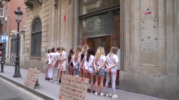 2022 Barcelona Spain Casa Rusia Protest Demonstration Ukrainian Activists Raping — Stock Video