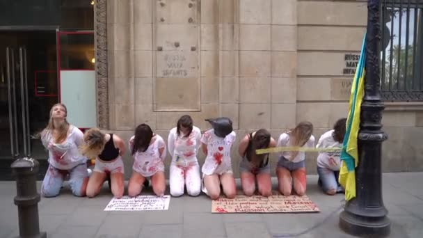 2022 Barcelona Spain Casa Rusia Protest Demonstration Ukrainian Activists Raping — Wideo stockowe