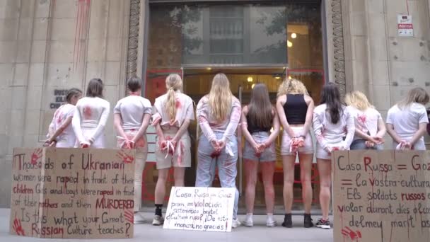 2022 Barcelona Spain Casa Rusia Protest Demonstration Ukrainian Activists Raping — Stock Video