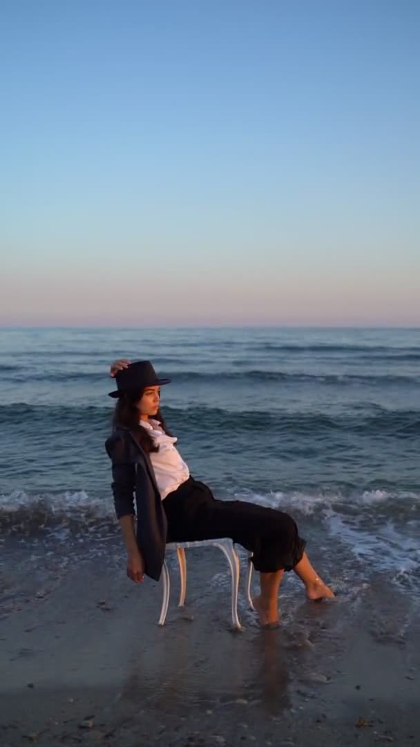 Watching Sunset Sitting White Chair Sea Waves Brunette Beautiful Young — Stok video