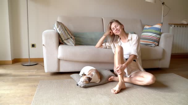Blonde Woman Sitting Floor Sofa Living Room Small Dog Jack — Stock Video