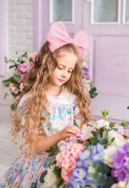 Portrait Little Girl Studio Child Sitting Looking Flowers She Wearing — Stock Photo, Image