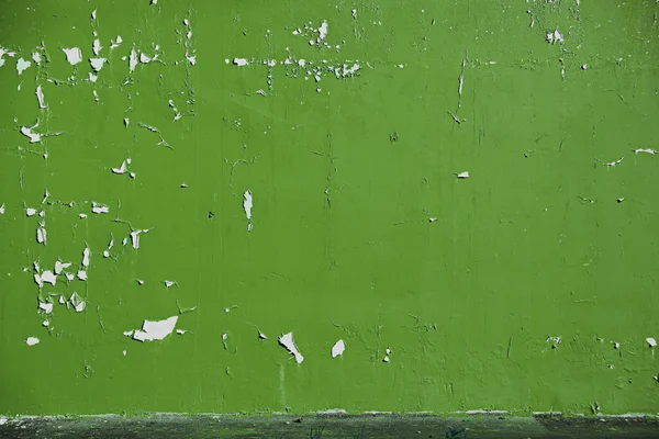 背景墙上剥橄榄色浅绿色的油漆. — 图库照片