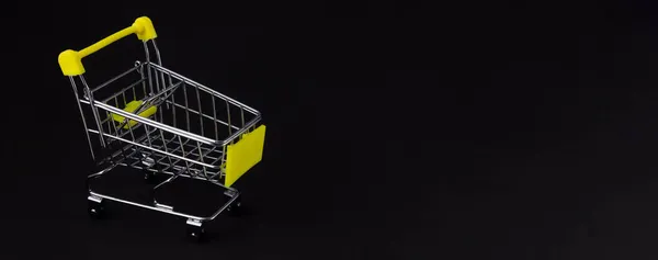 Carrito Compras Sobre Fondo Negro Con Espacio Blanco Para Insertar — Foto de Stock