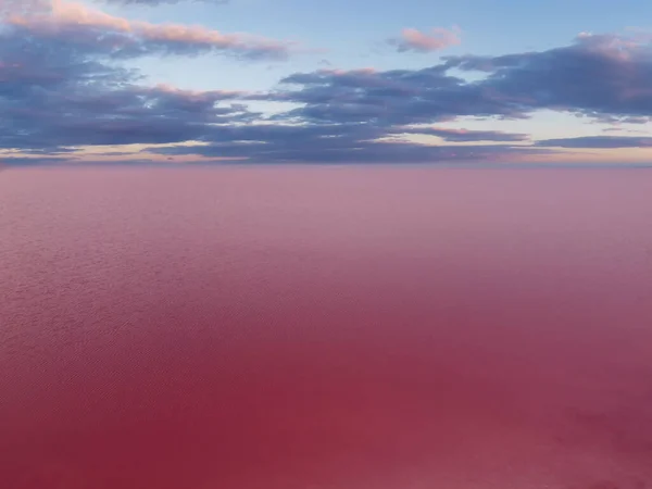 Rózsaszín Sötét Felhőkkel — Stock Fotó
