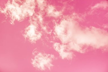 Arkaplan soyutlaması bulanık pembe bulutlar ve gökyüzü