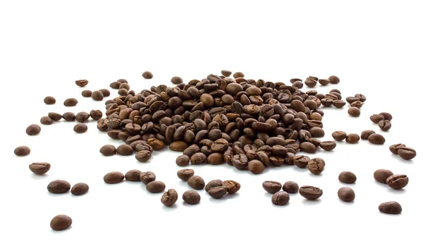 分散在白色背景下的咖啡豆 — 图库照片