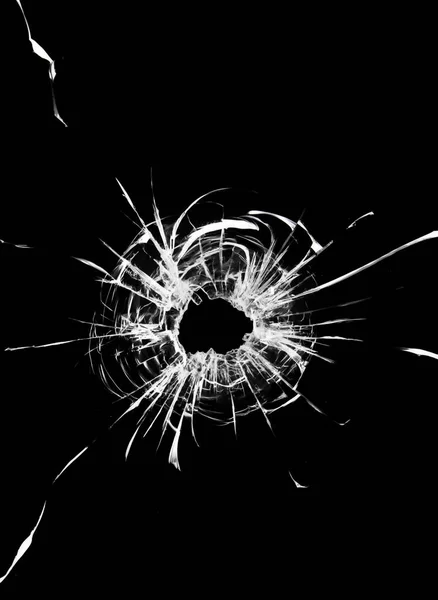 ガラスへの亀裂や弾丸穴の影響 壊れた車のガラス フロントガラスに武器のショット — ストック写真