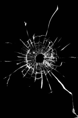 Pencerede delik var. Kırık siyah cam. Tasarım için doku kavramı
