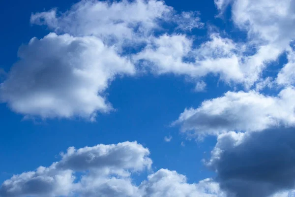 Arkaplan Için Bulanık Beyaz Bulutlar Mavi Gökyüzü — Stok fotoğraf