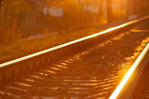 Verschwommenes Bild Von Bahngleisen Staub Der Sonne Bahngleise Mit Leuchtend — Stockfoto