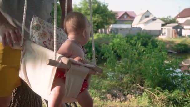 Portrait of a smiling caucasian child having fun on a swing. slow motion. — Stockvideo
