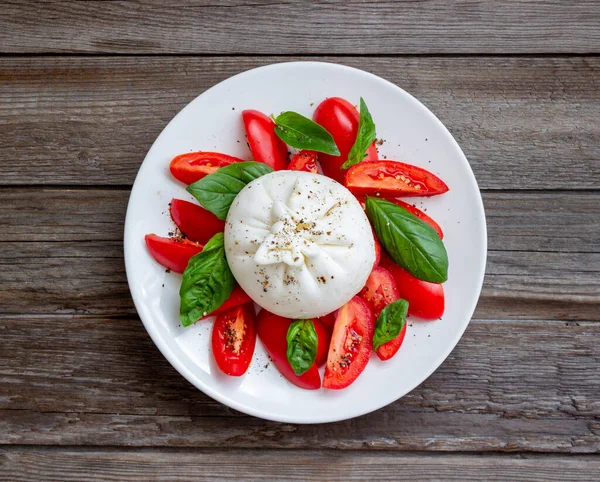 Olasz Burrata Sajt Paradicsommal Bazsalikommal Saláta Egészséges Evés Növényi Ételek — Stock Fotó