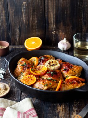 Portakallı fırında tavuk, sarımsak ve nane. Tarif