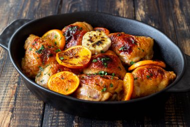 Portakallı fırında tavuk, sarımsak ve nane. Tarif