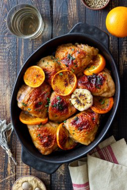 Portakallı fırında tavuk, sarımsak ve nane. Tarif