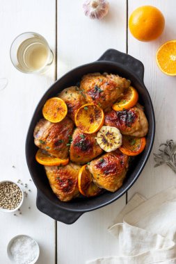 Portakallı fırında tavuk, sarımsak ve nane. Tarif