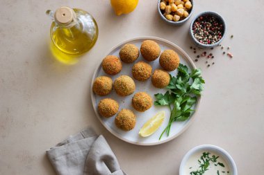 Taze nohut köftesi. Sağlıklı beslenme. Vejetaryen yemeği.